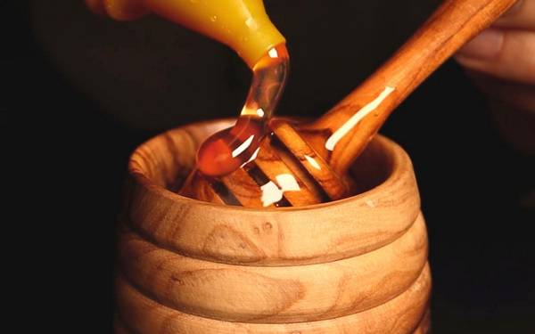 [Vito解压馆]蜂蜜在木罐中搅拌，木陀螺在木板上旋转 🍅