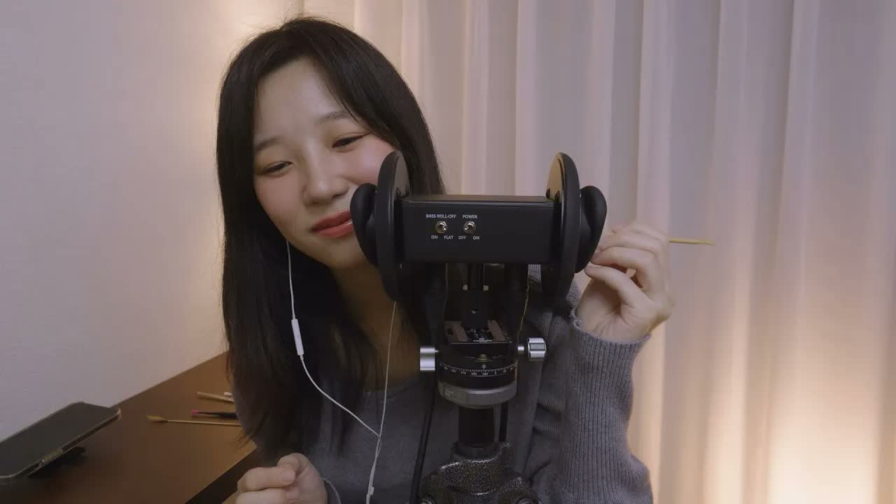 [Latte ASMR] 新年特别温柔采耳，轻声耳语聊天助眠 🍅