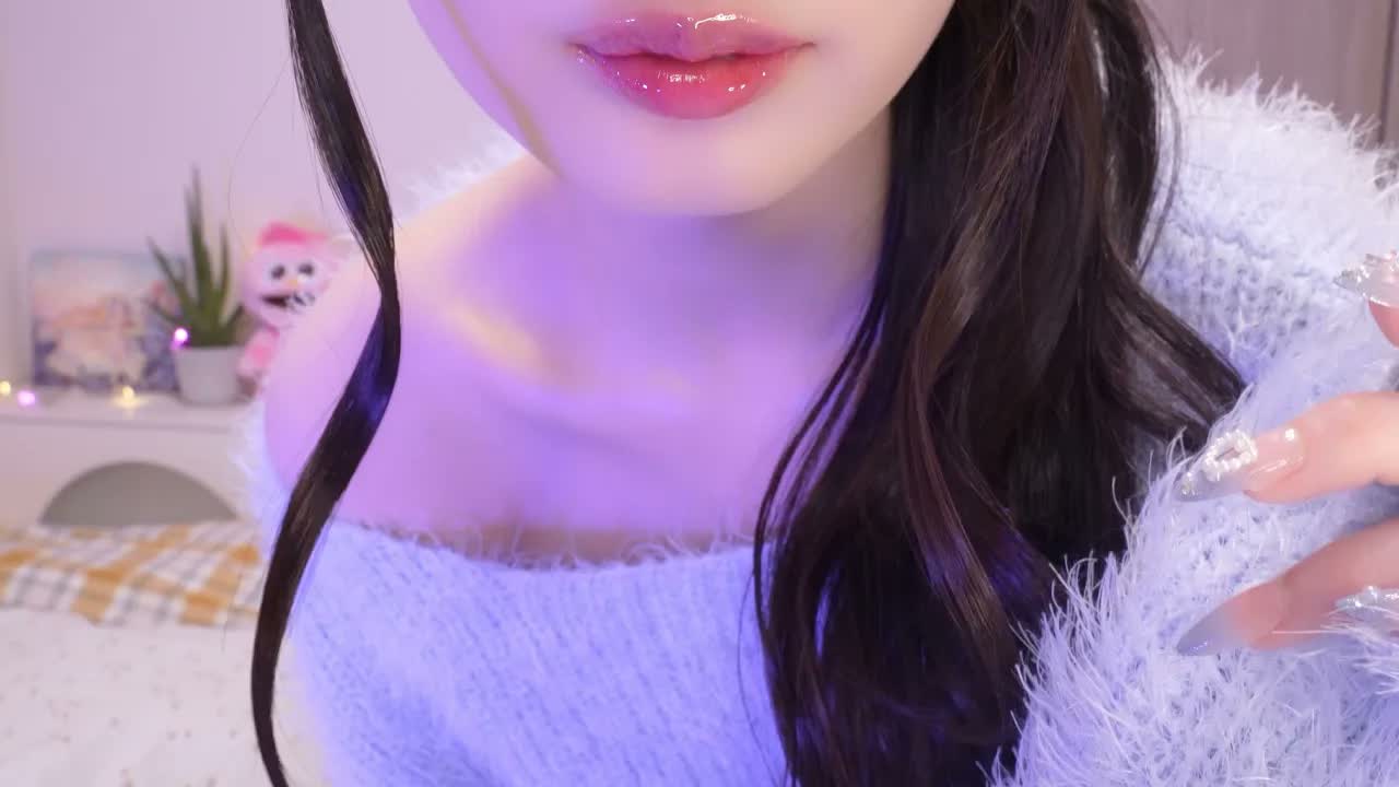 [ASMR Cham] 温柔耳语轻抚脸颊，陪伴你直到安心入睡 😴 🍅