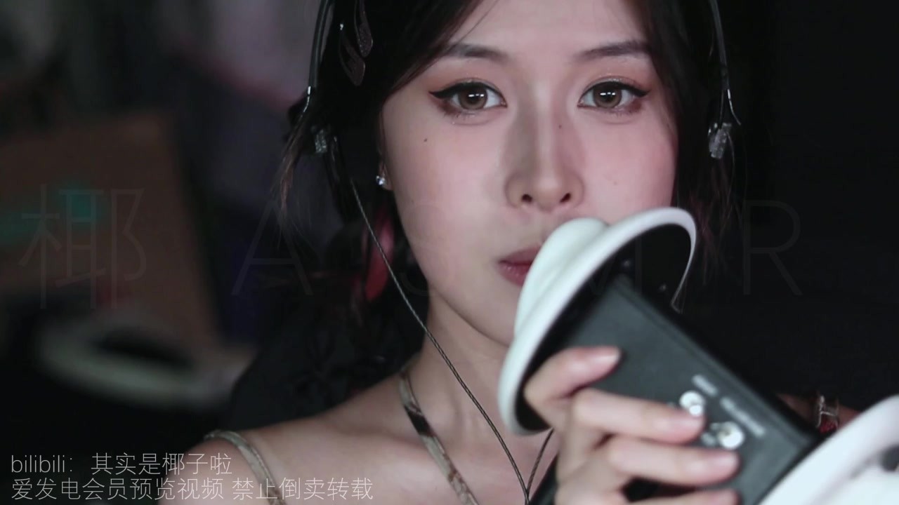 [椰子] 湿润跟随转耳 | 慢速舔耳口腔音 | 助你安心入眠 🍅