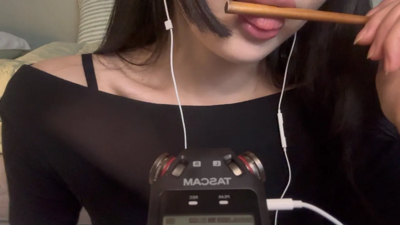 [햄니 asmr]木筷和木勺吸食音：放松心灵，聆听每一口的细腻口腔音 🍅